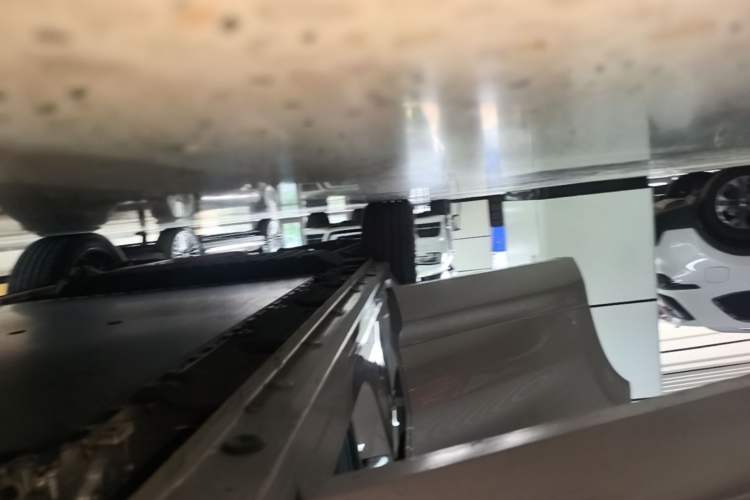 Used IM Zhiji LS8 2026 Model 66 Ultra Tech Flagship Five-Seat Right Side Sill