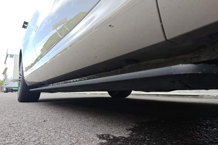 Used IM Zhiji LS8 2026 Model 66 Ultra Tech Flagship Five-Seat Right Side Sill