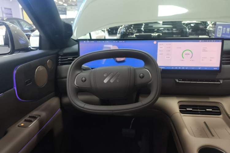 Used IM Zhiji LS8 2026 Model 66 Ultra Tech Flagship Five-Seat Steering Wheel