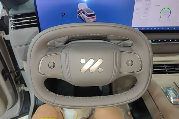 Used IM Zhiji LS8 2026 Model 66 Ultra Tech Flagship Five-Seat Steering Wheel