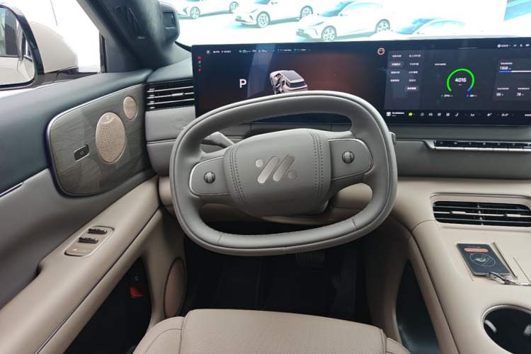 Used IM Zhiji LS8 2026 Model 66 Ultra Tech Flagship Five-Seat Steering Wheel