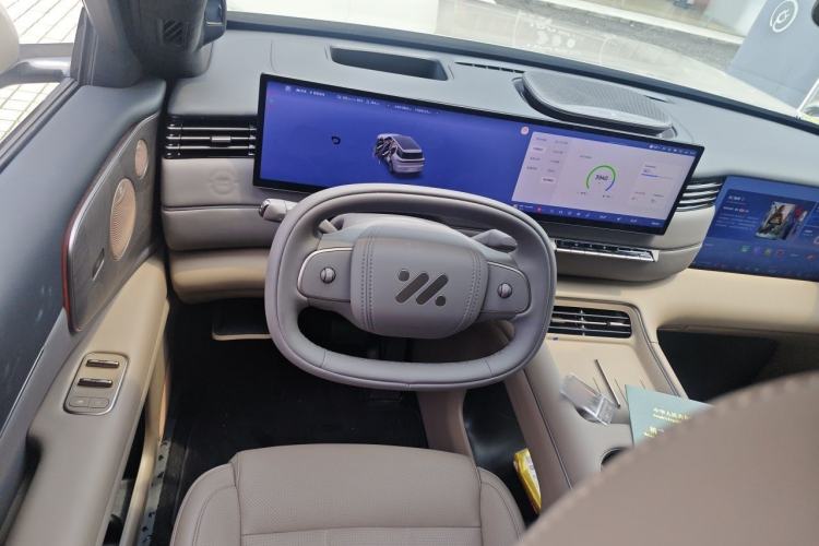 Used IM Zhiji LS8 2026 Model 66 Ultra Tech Flagship Five-Seat Steering Wheel