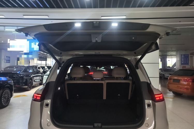 Used IM Zhiji LS8 2026 Model 66 Ultra Tech Flagship Five-Seat Trunk