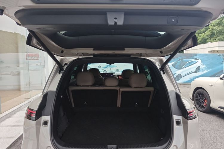 Used IM Zhiji LS8 2026 Model 66 Ultra Tech Flagship Five-Seat Trunk