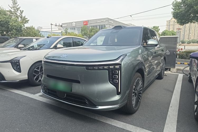 IM Zhiji LS8 2026 Model 52 Max+ Luxury Six-Seat