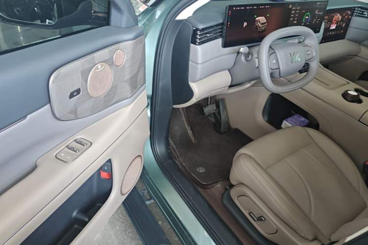 Used IM Zhiji LS8 2026 Model 66 Ultra Luxury Six-Seat Driver Seat