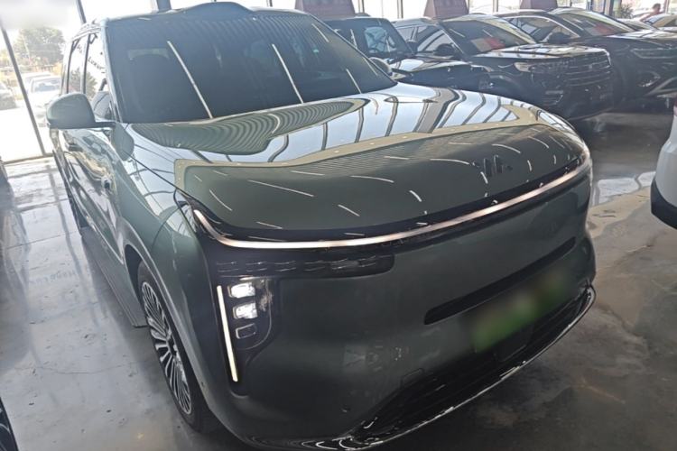 Used IM Zhiji LS8 2026 Model 66 Ultra Luxury Six-Seat Front Right 45 Deg