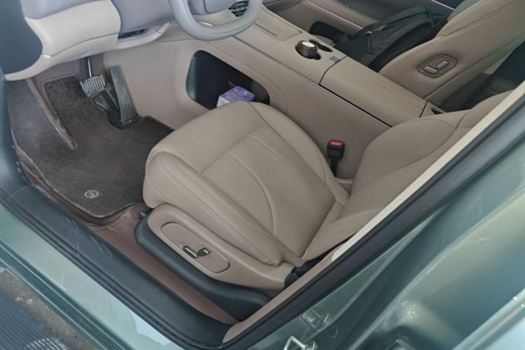 Used IM Zhiji LS8 2026 Model 66 Ultra Luxury Six-Seat Left Front Seat