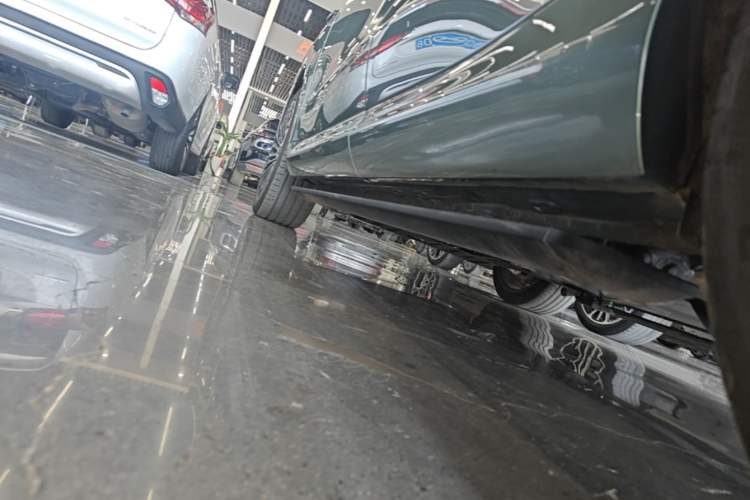 Used IM Zhiji LS8 2026 Model 66 Ultra Luxury Six-Seat Left Side Sill