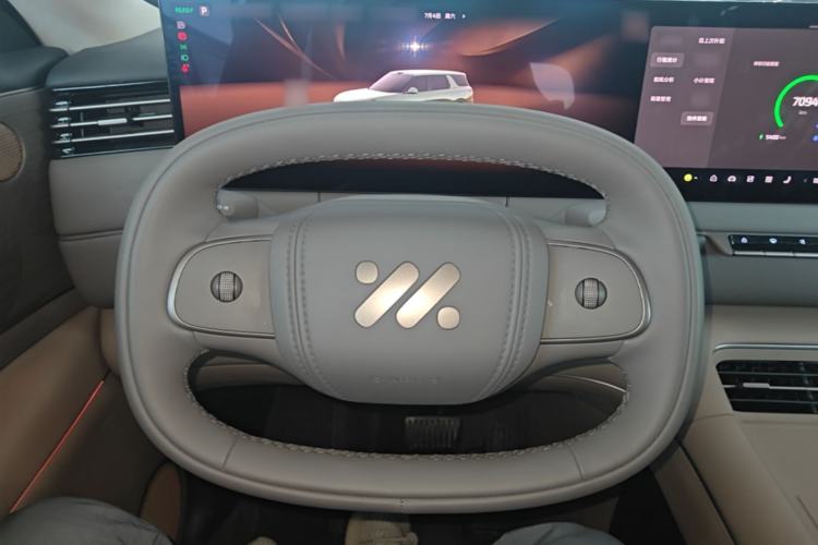 Used IM Zhiji LS8 2026 Model 66 Ultra Luxury Six-Seat Steering Wheel