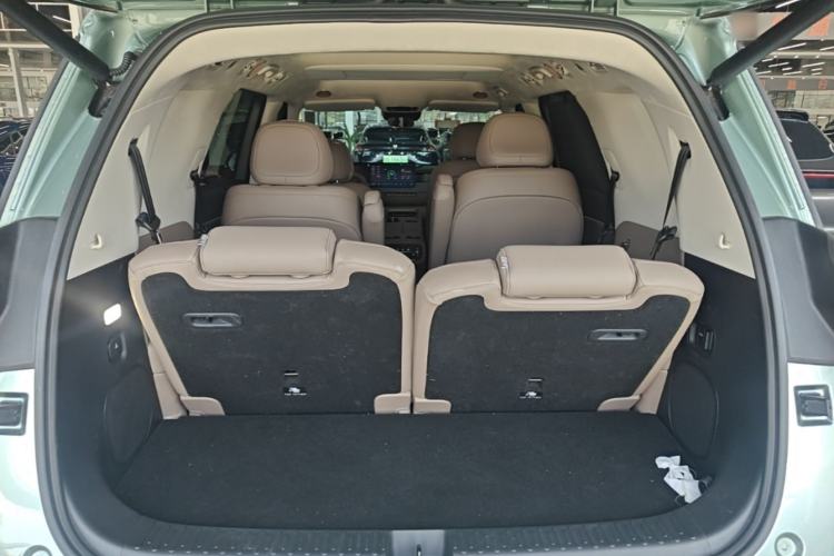 Used IM Zhiji LS8 2026 Model 66 Ultra Luxury Six-Seat Trunk