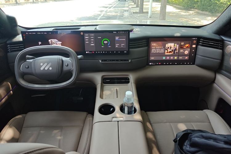 Used IM Zhiji LS8 2026 Model 66 Ultra Tech Flagship Five-Seat Center Console
