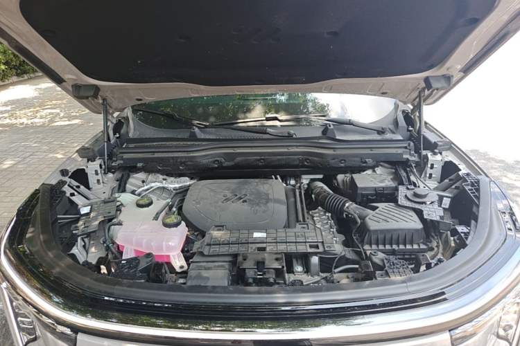 Used IM Zhiji LS8 2026 Model 66 Ultra Tech Flagship Five-Seat Engine Bay