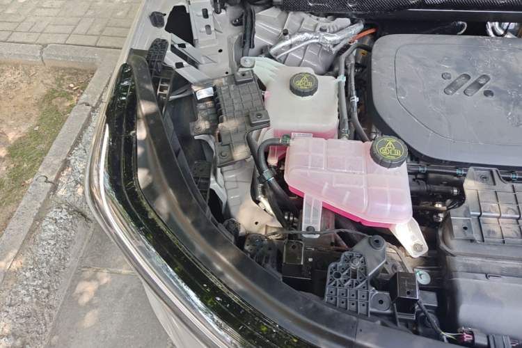 Used IM Zhiji LS8 2026 Model 66 Ultra Tech Flagship Five-Seat Engine Bay Right