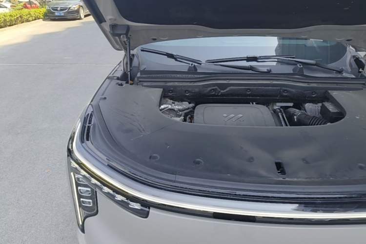 Used IM Zhiji LS8 2026 Model 66 Ultra Tech Flagship Five-Seat Engine Bay Right