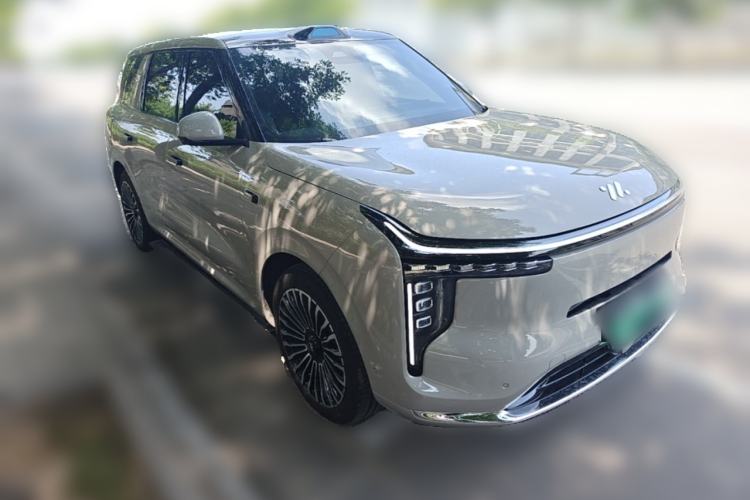 Used IM Zhiji LS8 2026 Model 66 Ultra Tech Flagship Five-Seat Front Right 45 Deg