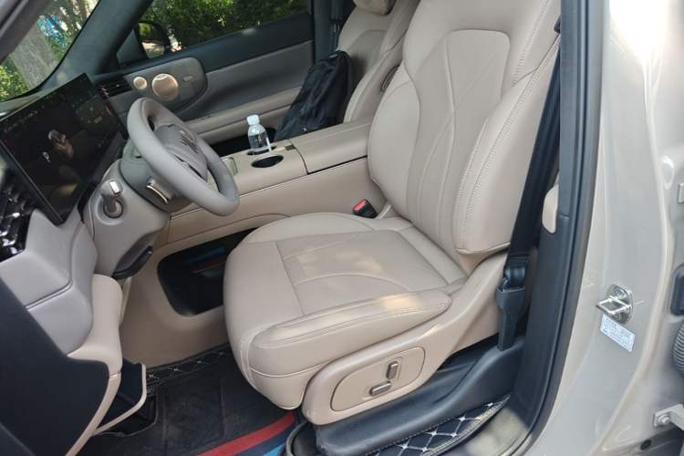 Used IM Zhiji LS8 2026 Model 66 Ultra Tech Flagship Five-Seat Left Front Seat