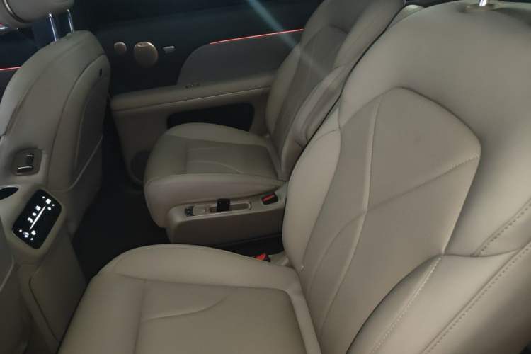 Used IM Zhiji LS8 2026 Model 52 Max+ Luxury Six-Seat Left Rear Seat