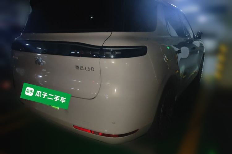 Used IM Zhiji LS8 2026 Model 52 Max+ Luxury Six-Seat Rear Right 45 Deg