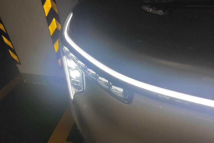 Used IM Zhiji LS8 2026 Model 52 Max+ Luxury Six-Seat Right Front Headlight