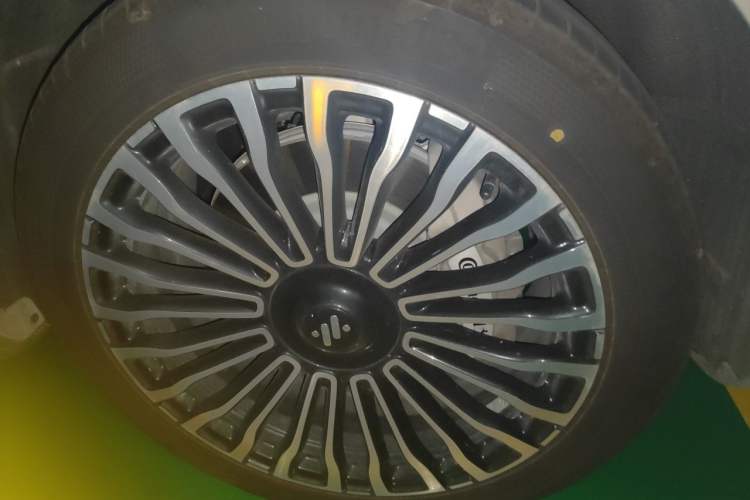 Used IM Zhiji LS8 2026 Model 52 Max+ Luxury Six-Seat Right Front Wheel Hub