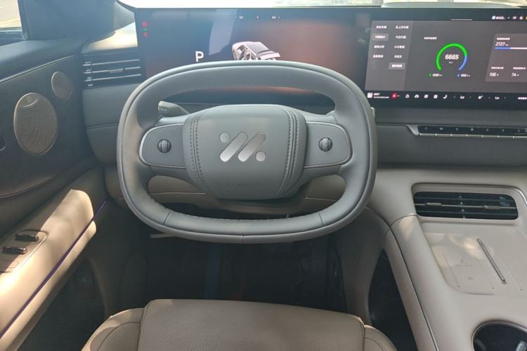 Used IM Zhiji LS8 2026 Model 66 Ultra Tech Flagship Five-Seat Steering Wheel