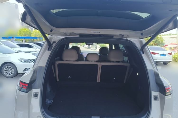 Used IM Zhiji LS8 2026 Model 66 Ultra Tech Flagship Five-Seat Trunk