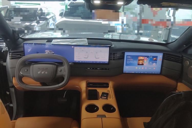 Used IM Zhiji LS8 2026 Model 52 Max+ Luxury Six-Seat Center Console