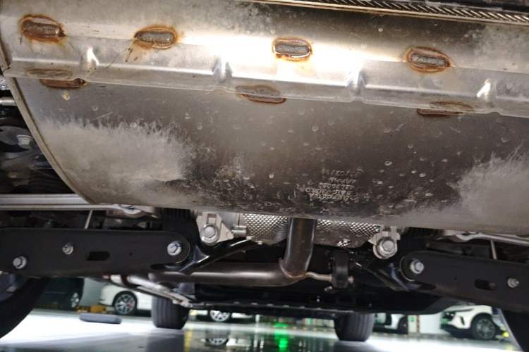 Used IM Zhiji LS8 2026 Model 52 Max+ Luxury Six-Seat Chassis Rear