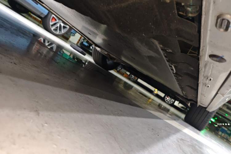 Used IM Zhiji LS8 2026 Model 52 Max+ Luxury Six-Seat Chassis Rear Right