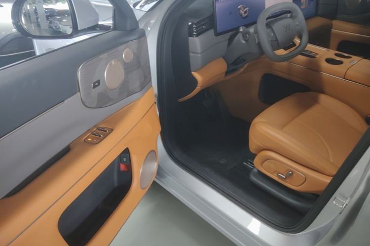 Used IM Zhiji LS8 2026 Model 52 Max+ Luxury Six-Seat Driver Seat