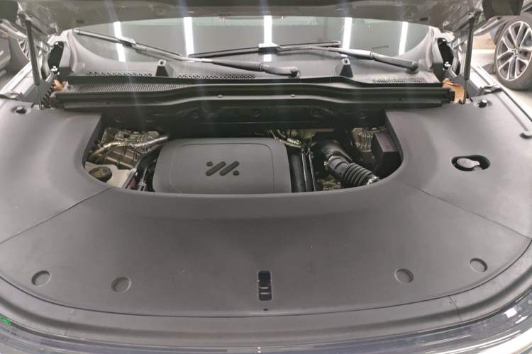 Used IM Zhiji LS8 2026 Model 52 Max+ Luxury Six-Seat Engine Bay