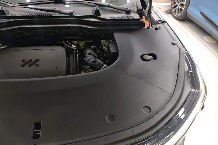 Used IM Zhiji LS8 2026 Model 52 Max+ Luxury Six-Seat Engine Bay Left