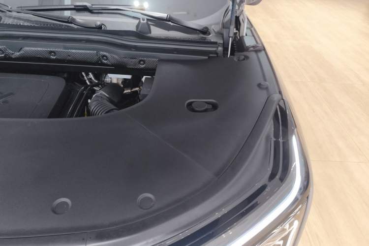 Used IM Zhiji LS8 2026 Model 66 Ultra Tech Flagship Five-Seat Engine Bay Left