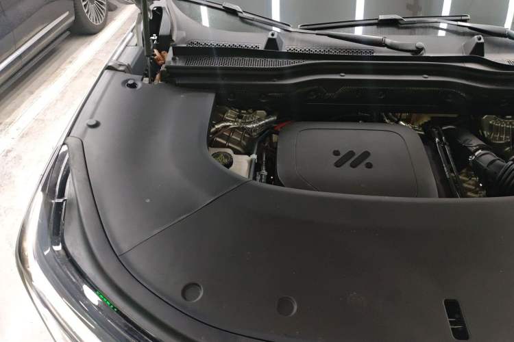 Used IM Zhiji LS8 2026 Model 52 Max+ Luxury Six-Seat Engine Bay Right