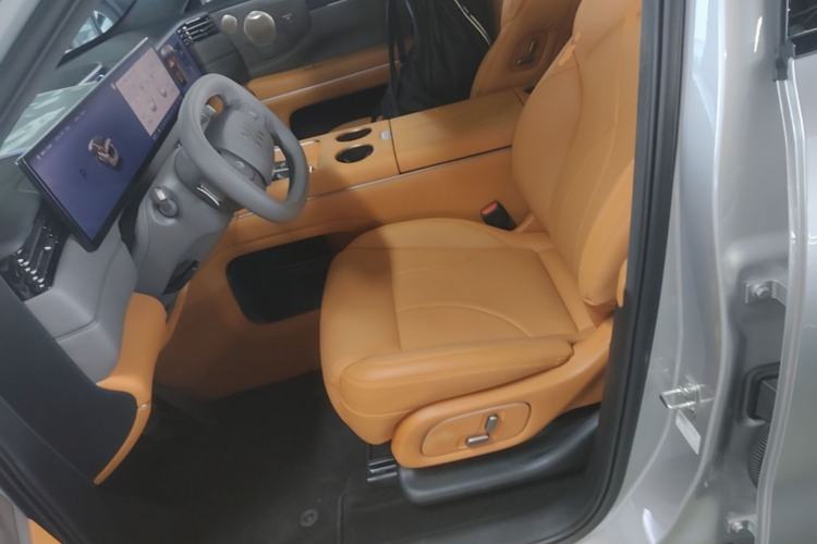 Used IM Zhiji LS8 2026 Model 52 Max+ Luxury Six-Seat Left Front Seat