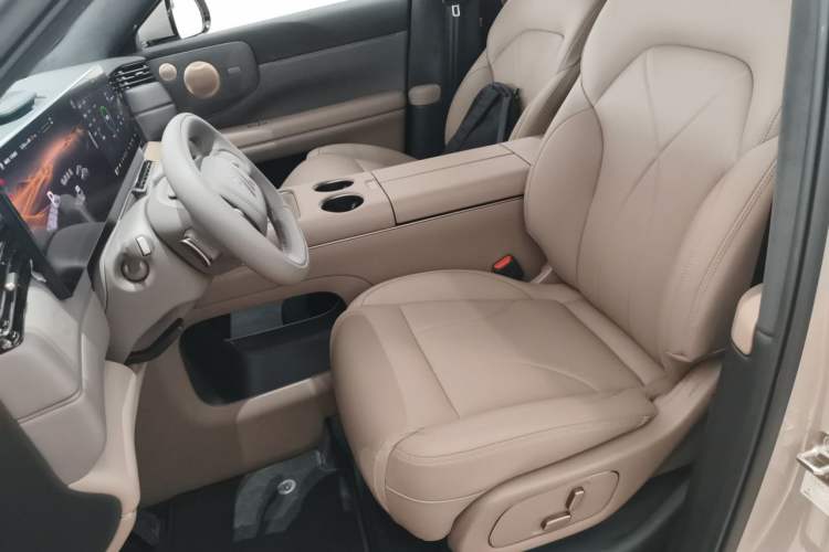 Used IM Zhiji LS8 2026 Model 66 Ultra Tech Flagship Five-Seat Left Front Seat