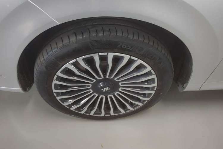 Used IM Zhiji LS8 2026 Model 52 Max+ Luxury Six-Seat Left Front Wheel Hub