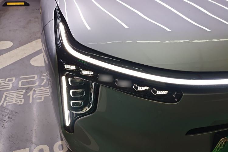 Used IM Zhiji LS8 2026 Model 52 Max+ Luxury Six-Seat Right Front Headlight