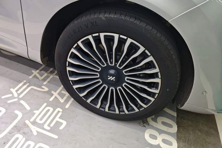 Used IM Zhiji LS8 2026 Model 52 Max+ Luxury Six-Seat Right Front Wheel Hub