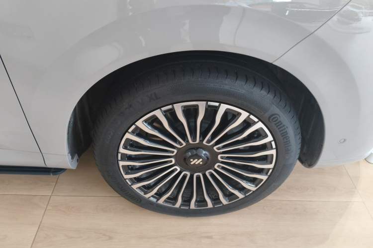 Used IM Zhiji LS8 2026 Model 66 Ultra Tech Flagship Five-Seat Right Front Wheel Hub