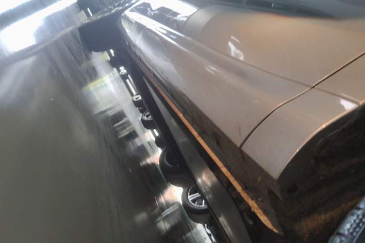 Used IM Zhiji LS8 2026 Model 52 Max+ Luxury Six-Seat Right Side Sill