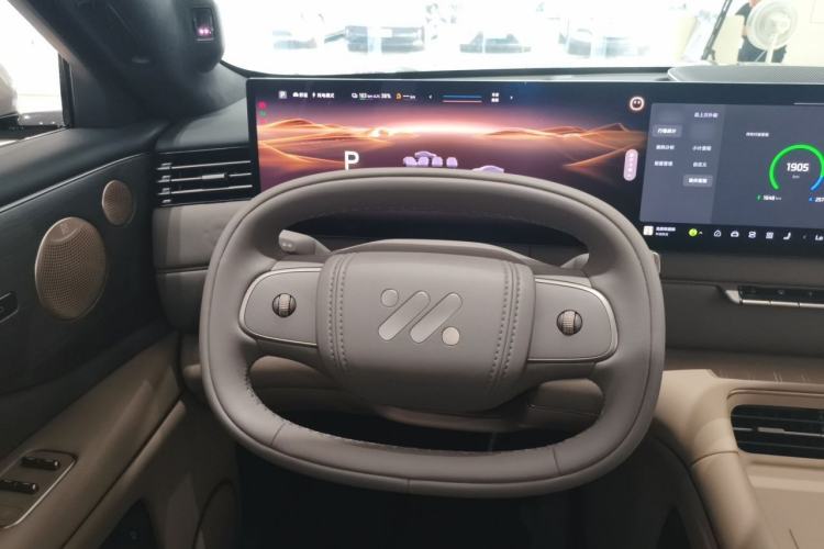 Used IM Zhiji LS8 2026 Model 66 Ultra Tech Flagship Five-Seat Steering Wheel
