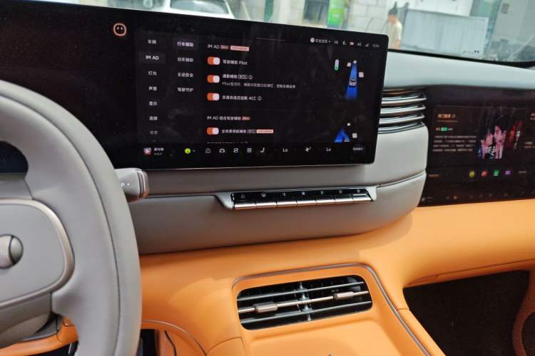 Used IM Zhiji LS8 2026 Model 52 Max+ Luxury Six-Seat Audio And AC Panel