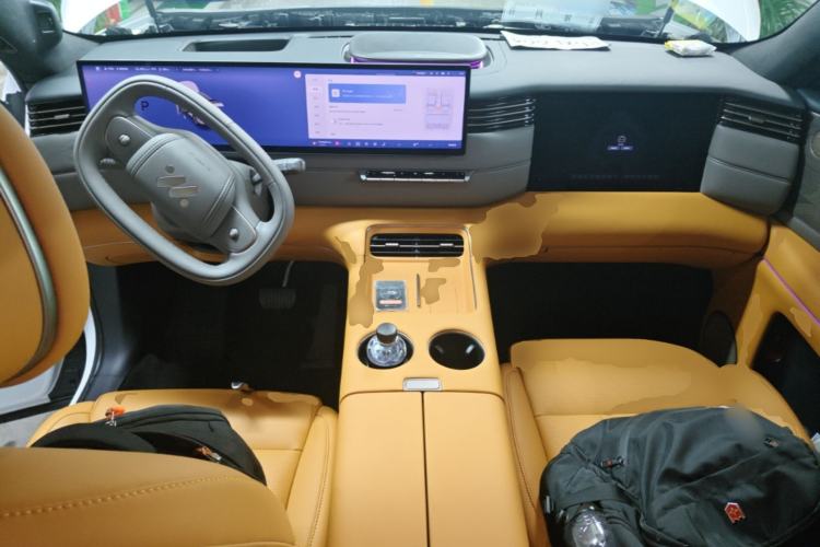 Used IM Zhiji LS8 2026 Model 66 Ultra Tech Flagship Five-Seat Center Console