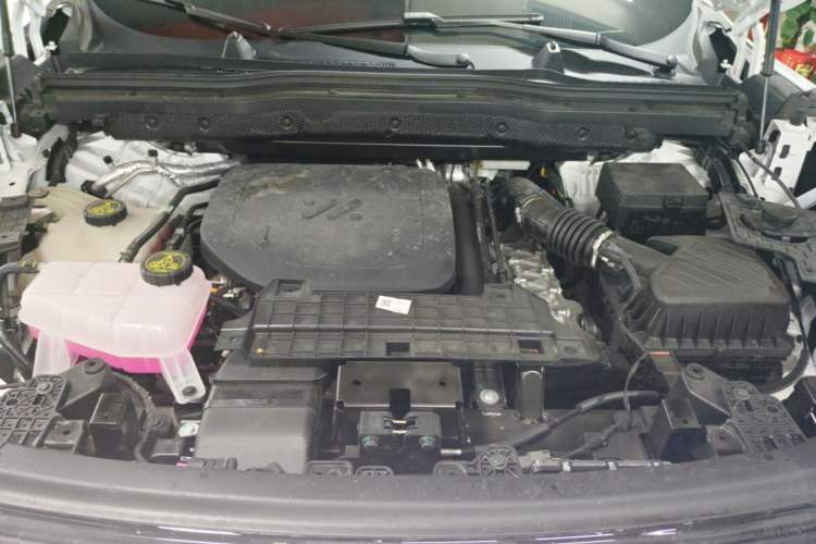 Used IM Zhiji LS8 2026 Model 66 Ultra Tech Flagship Five-Seat Engine Bay