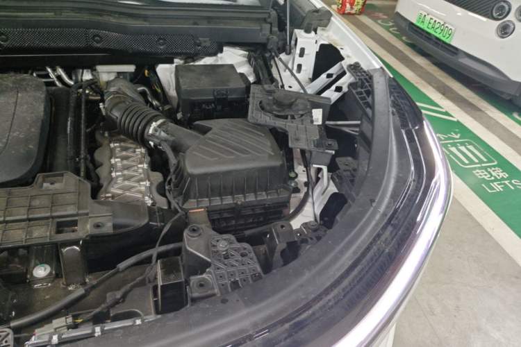 Used IM Zhiji LS8 2026 Model 66 Ultra Tech Flagship Five-Seat Engine Bay Left