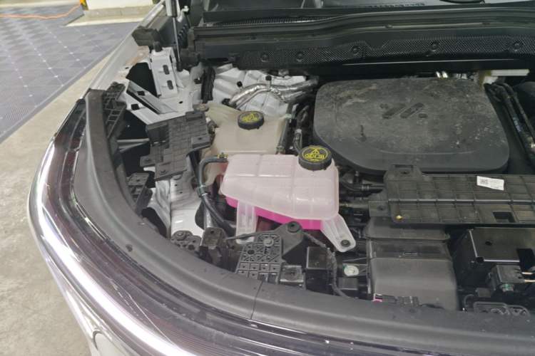 Used IM Zhiji LS8 2026 Model 66 Ultra Tech Flagship Five-Seat Engine Bay Right