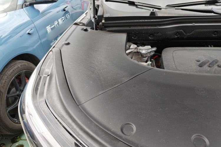Used IM Zhiji LS8 2026 Model 52 Max+ Luxury Six-Seat Engine Bay Right