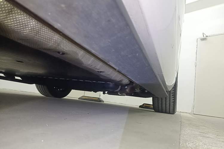 Used IM Zhiji LS8 2026 Model 66 Ultra Tech Flagship Five-Seat Left Side Sill